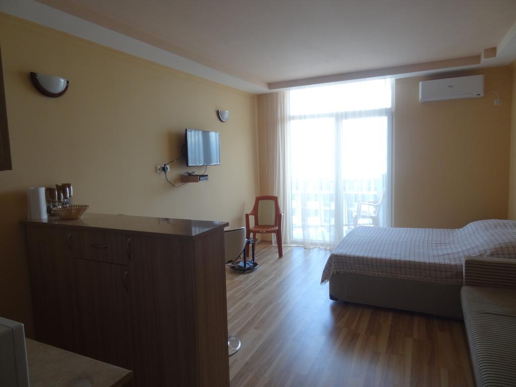 Apartment On Khimshiashvili Batoemi Buitenkant foto